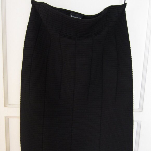 Giorgio Armani Women's Black Pencil Skirt Size 46 with tiny pleats - Picture 1 of 7